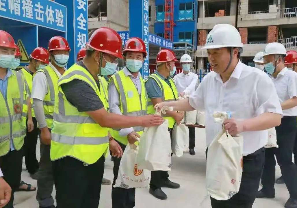 海安市委書記于立忠慰問公司在海項(xiàng)目員工